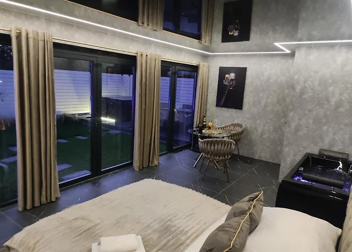 לינה וארוחת בוקר Wrzos 3*