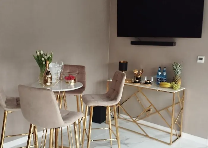 לינה וארוחת בוקר Wrzos 3*