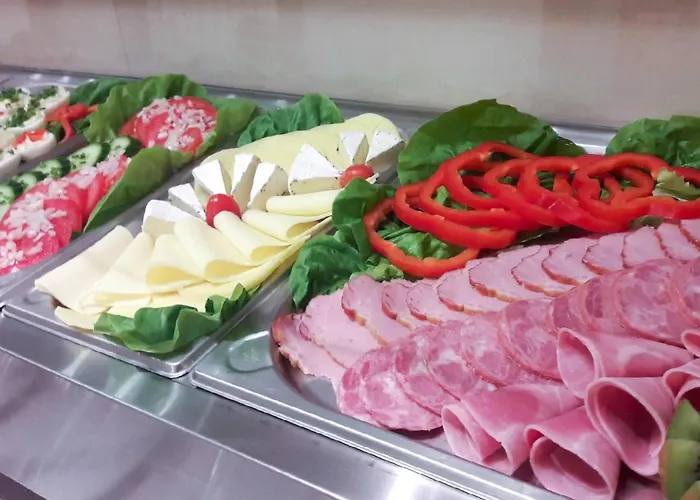 לינה וארוחת בוקר Wrzos 3*